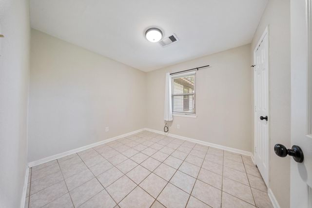 9215 Linda Vista Rd, Houston, TX 77078