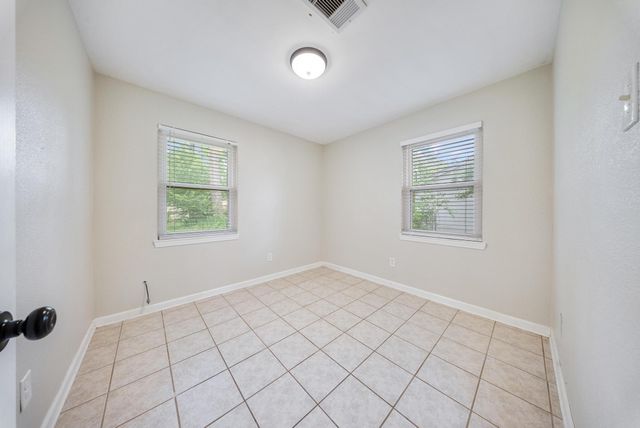 9215 Linda Vista Rd, Houston, TX 77078
