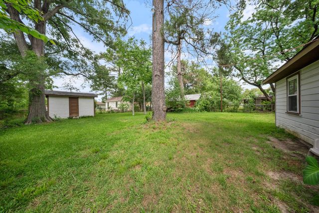 9215 Linda Vista Rd, Houston, TX 77078