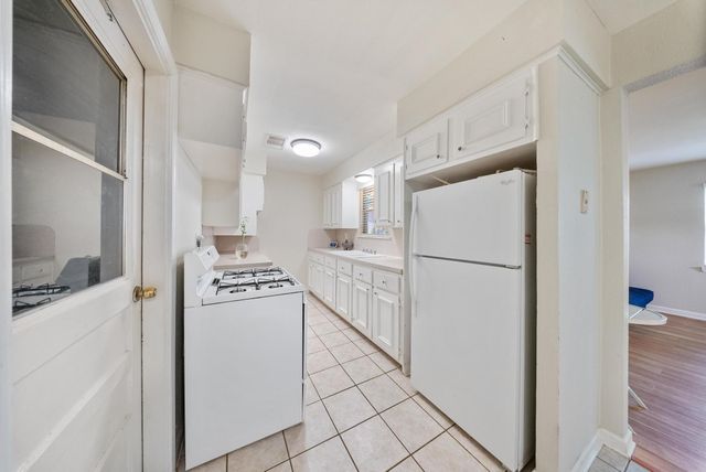 9215 Linda Vista Rd, Houston, TX 77078