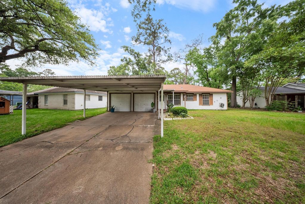 9215 Linda Vista Rd, Houston, TX 77078