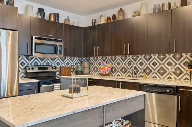 600 12th Ave S Apt 713, Nashville, TN 37203