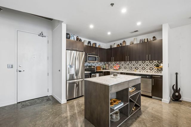 600 12th Ave S Apt 713, Nashville, TN 37203