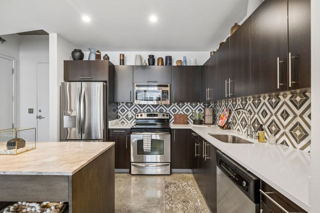 600 12th Ave S Apt 713, Nashville, TN 37203