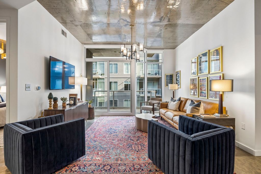 600 12th Ave S Apt 713, Nashville, TN 37203