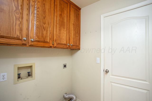 5705 FOXCROFT Drive, Amarillo, TX 79109