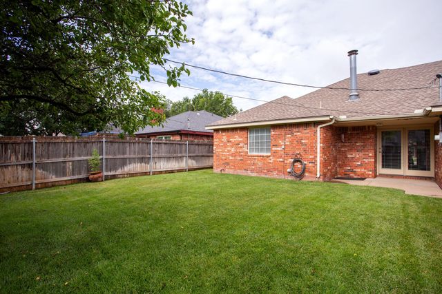 5705 FOXCROFT Drive, Amarillo, TX 79109