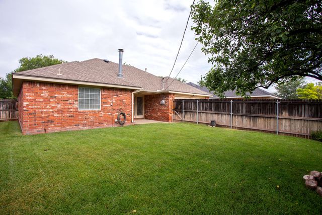 5705 FOXCROFT Drive, Amarillo, TX 79109