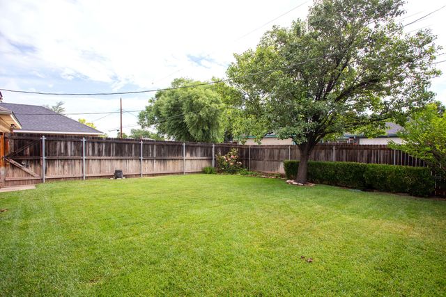 5705 FOXCROFT Drive, Amarillo, TX 79109