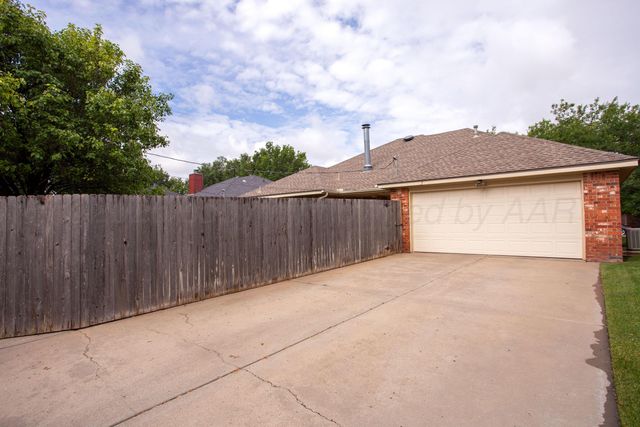 5705 FOXCROFT Drive, Amarillo, TX 79109
