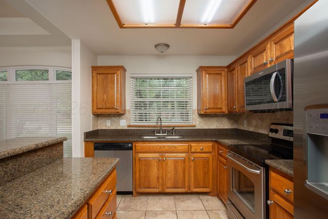 5705 FOXCROFT Drive, Amarillo, TX 79109