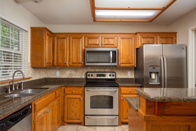 5705 FOXCROFT Drive, Amarillo, TX 79109