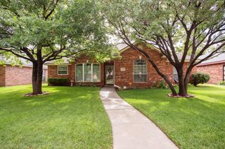 5705 FOXCROFT Drive, Amarillo, TX 79109