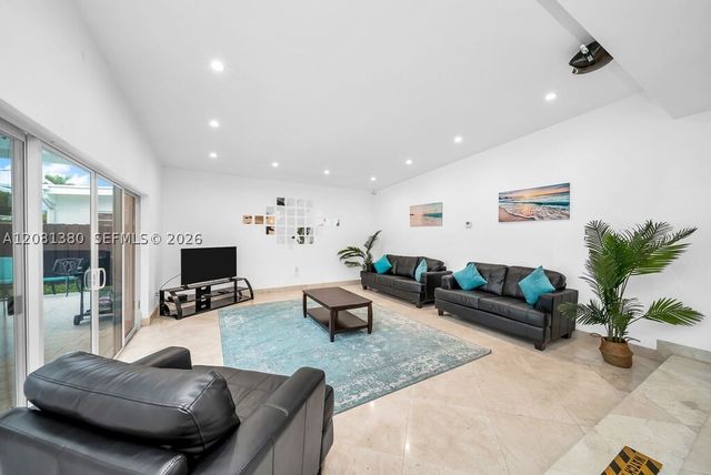 19900 NE 21st Ave, Miami, FL 33179