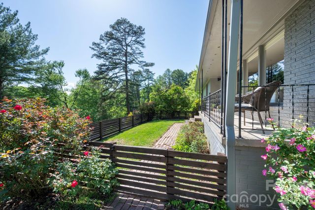 301 Stratford Road, Asheville, NC 28804