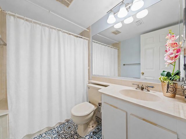 13750 Oneida Drive E1, Delray Beach, FL 33446