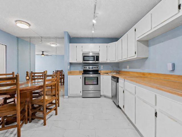 13750 Oneida Drive E1, Delray Beach, FL 33446