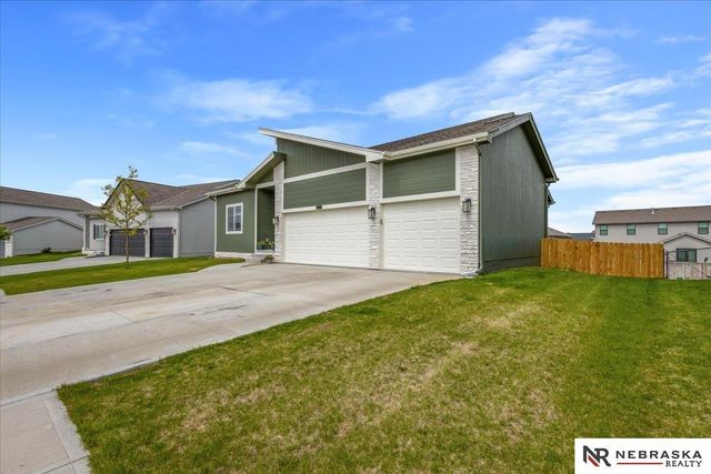 19860 Birch Avenue, Gretna, NE 68028