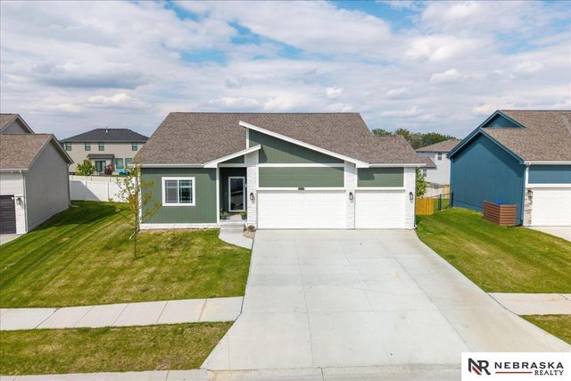 19860 Birch Avenue, Gretna, NE 68028