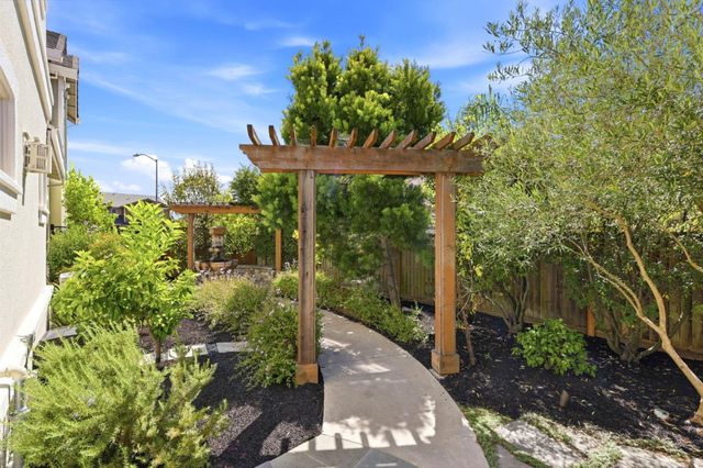 10115 Ridgeline Court, Dublin, CA 94568
