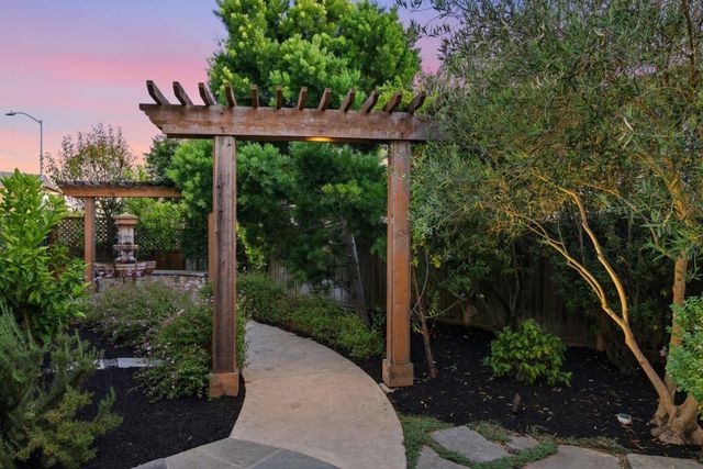 10115 Ridgeline Court, Dublin, CA 94568