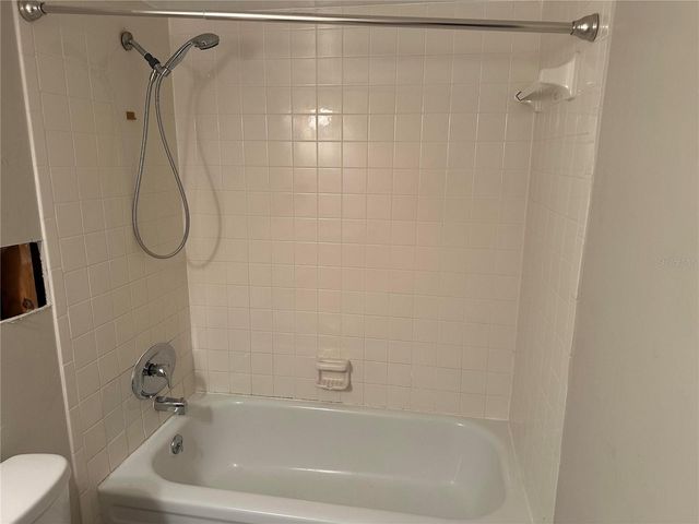 904 LAKE DESTINY ROAD G, Altamonte Springs, FL 32714