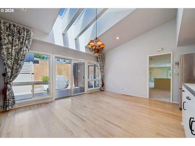 50 CONDOLEA Ct, Lake Oswego, OR 97035