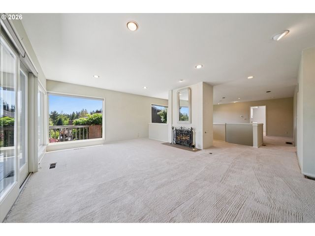 50 CONDOLEA Ct, Lake Oswego, OR 97035