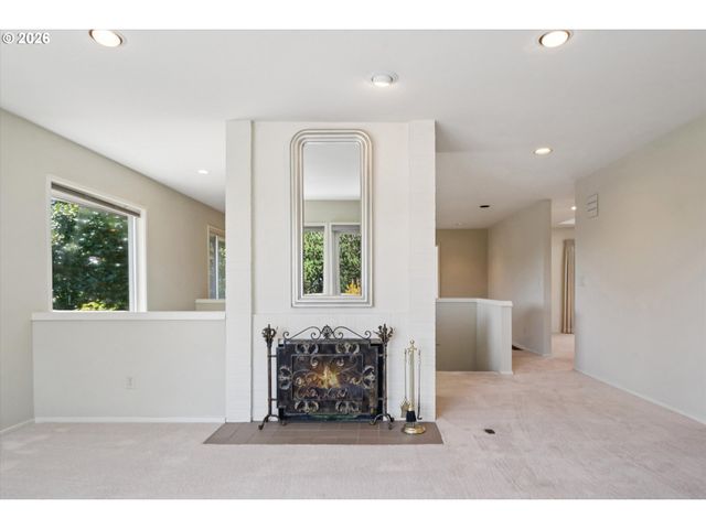 50 CONDOLEA Ct, Lake Oswego, OR 97035