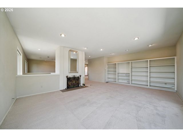 50 CONDOLEA Ct, Lake Oswego, OR 97035