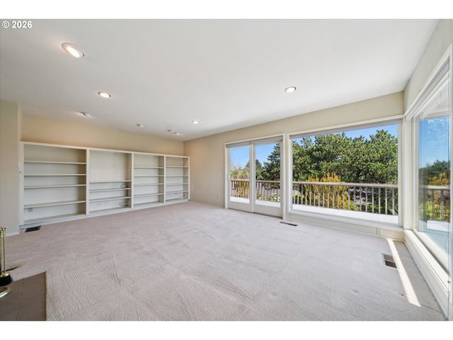 50 CONDOLEA Ct, Lake Oswego, OR 97035