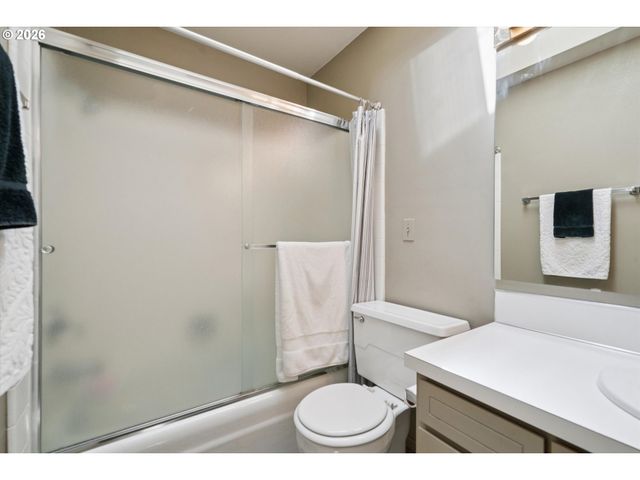 50 CONDOLEA Ct, Lake Oswego, OR 97035