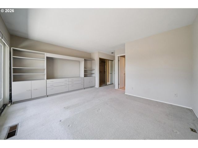 50 CONDOLEA Ct, Lake Oswego, OR 97035