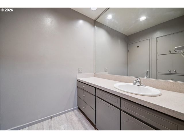 50 CONDOLEA Ct, Lake Oswego, OR 97035