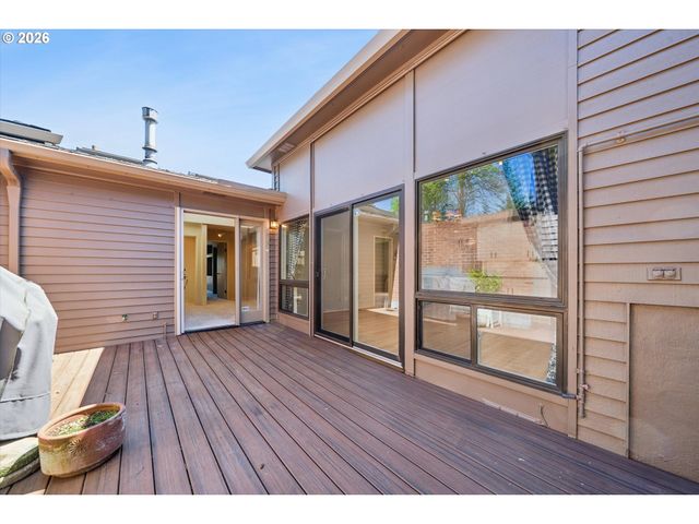 50 CONDOLEA Ct, Lake Oswego, OR 97035