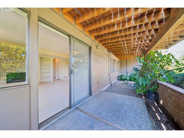 50 CONDOLEA Ct, Lake Oswego, OR 97035