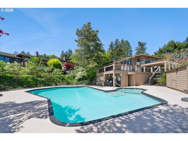 50 CONDOLEA Ct, Lake Oswego, OR 97035
