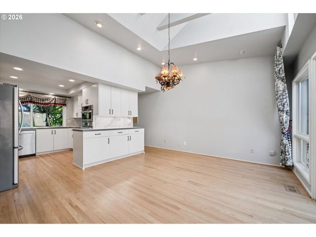 50 CONDOLEA Ct, Lake Oswego, OR 97035