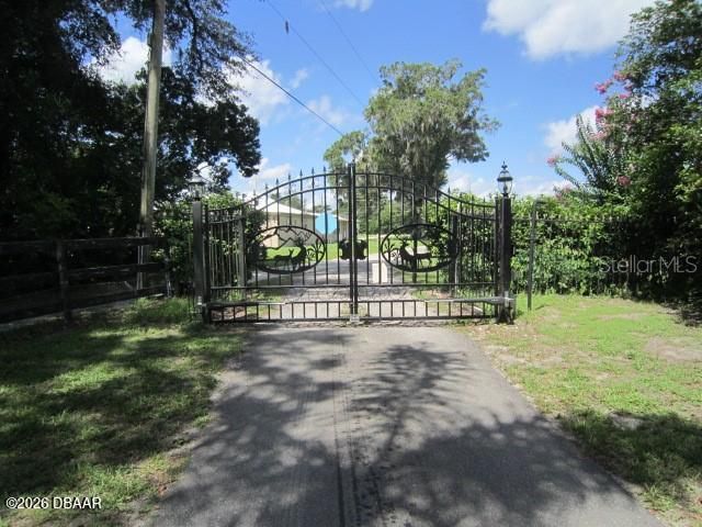 975 Rolling Acres Drive, Deland, FL 32720