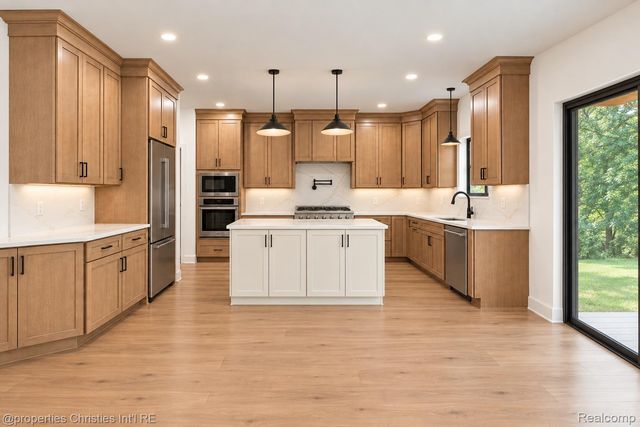 29870 Martell Court, Novi, MI 48377