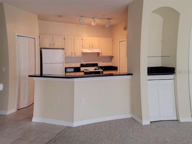 1100 LAKE SHADOW CIRCLE 2107, Maitland, FL 32751