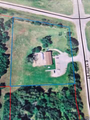 301 E 137th ST, Carbondale, KS 66414