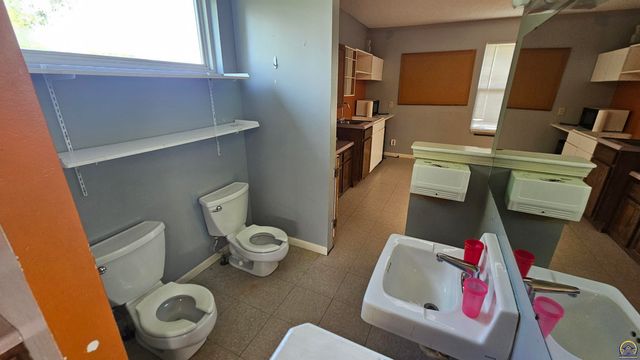 301 E 137th ST, Carbondale, KS 66414