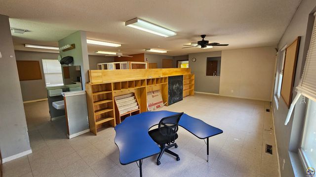 301 E 137th ST, Carbondale, KS 66414