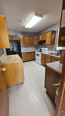 301 E 137th ST, Carbondale, KS 66414