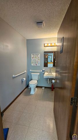 301 E 137th ST, Carbondale, KS 66414
