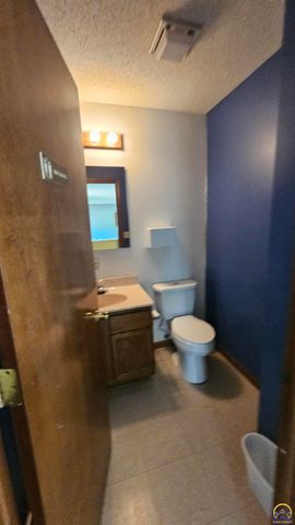 301 E 137th ST, Carbondale, KS 66414