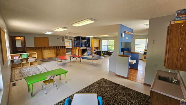 301 E 137th ST, Carbondale, KS 66414