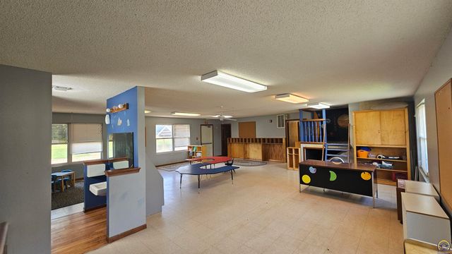 301 E 137th ST, Carbondale, KS 66414