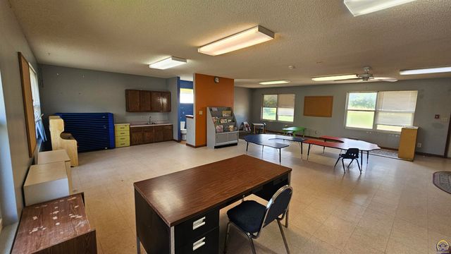301 E 137th ST, Carbondale, KS 66414